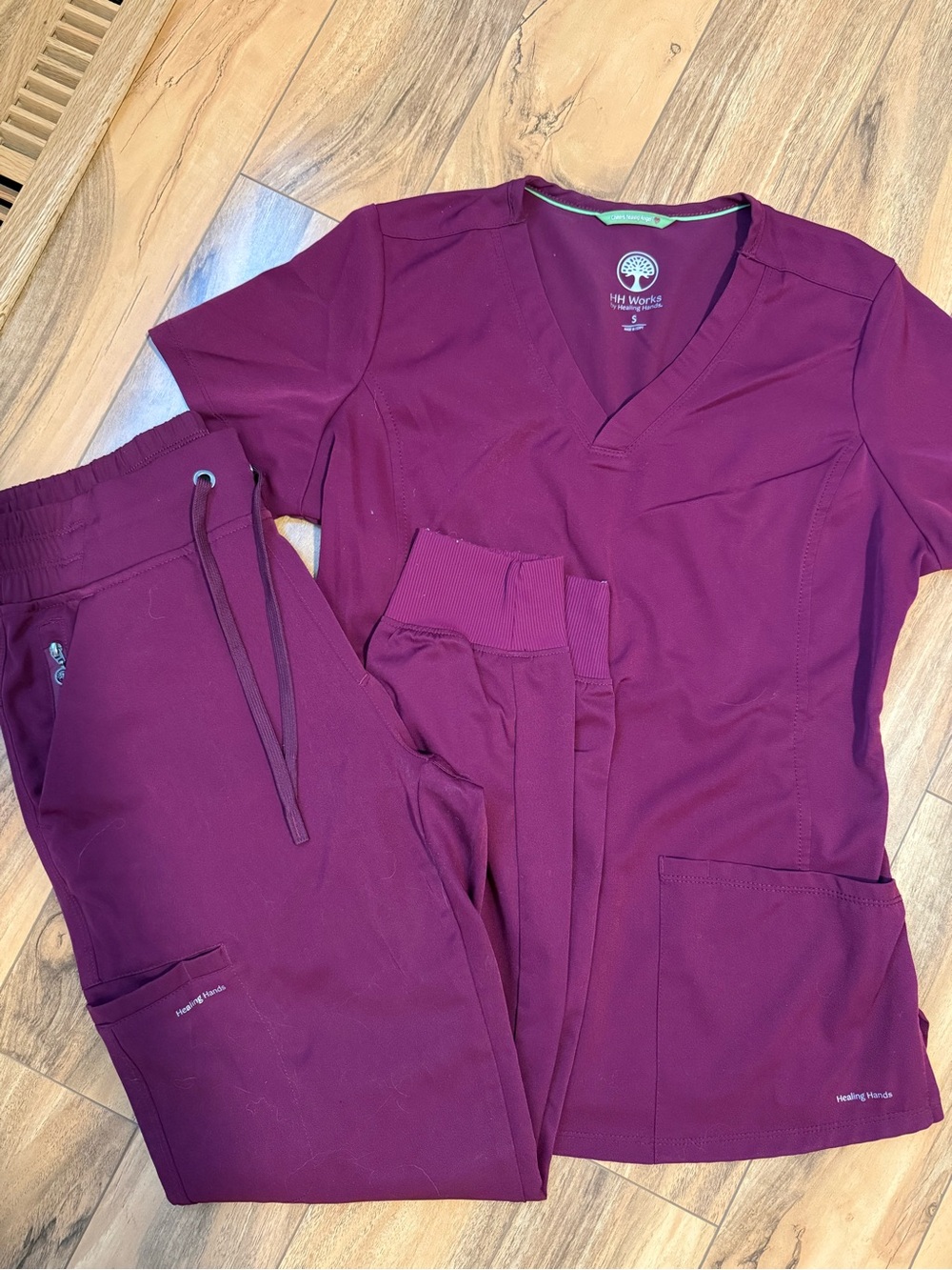 Women's Scrub Sets - Fabletics, Healing Hands, etc - 7 sets - Picture 6 of 8